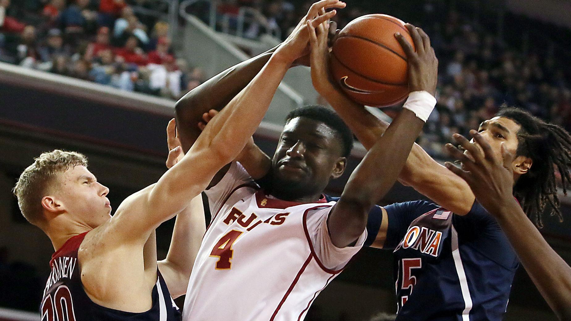 Wildcats narrowly escape late Trojans run, improve to 6-0 in conference play